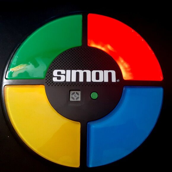 Hasbro Simon Classic Electronic Memory Game 2013 Works Great! Model 1897 Retro! - Picture 2 of 10